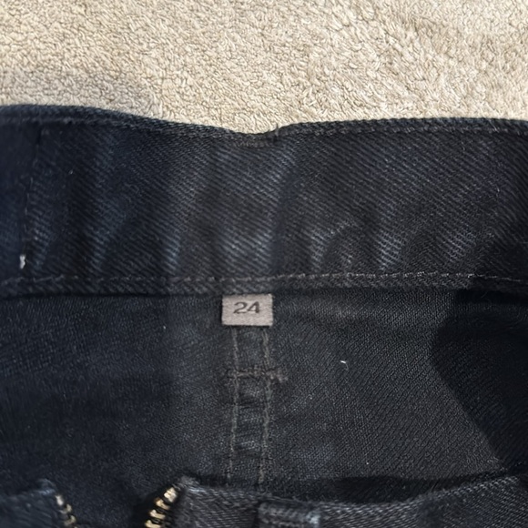 Carmar black denim black skirt.  Zip front accent-size 24- 00 - Picture 4 of 4